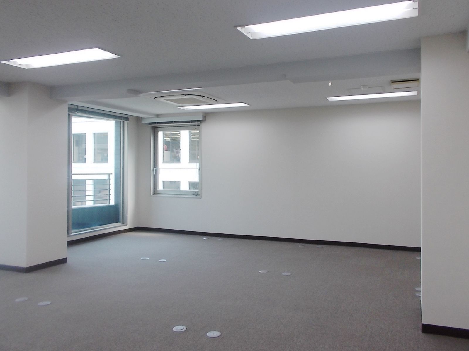 オフィス室内参考画像