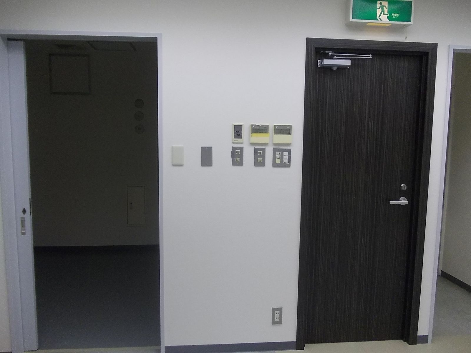 貸室出入口