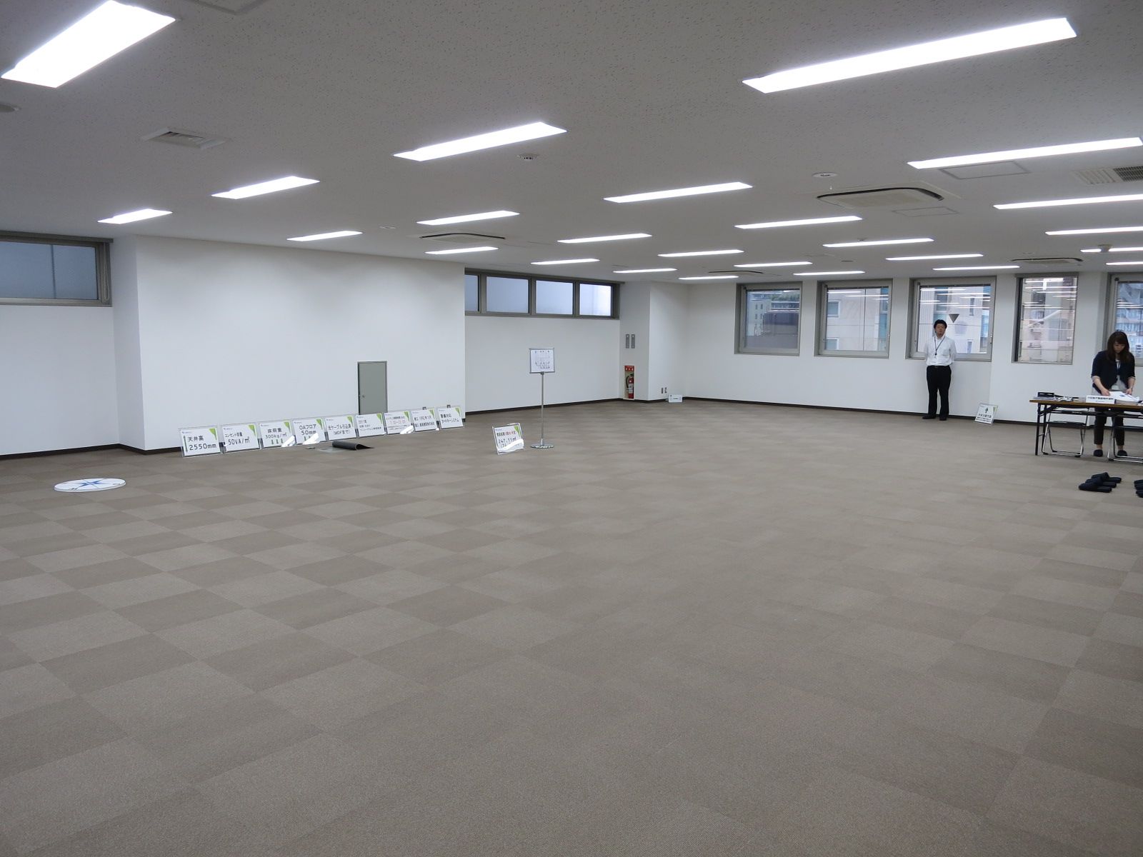 オフィス室内参考画像