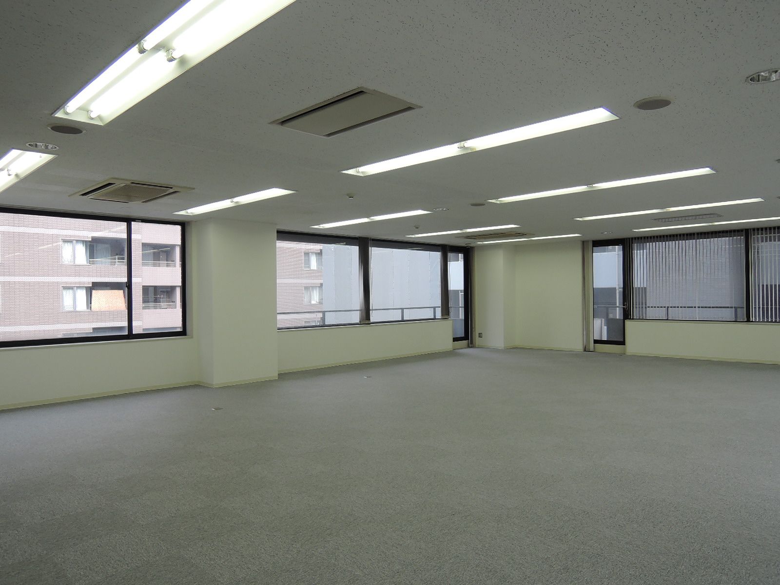 オフィス室内参考画像