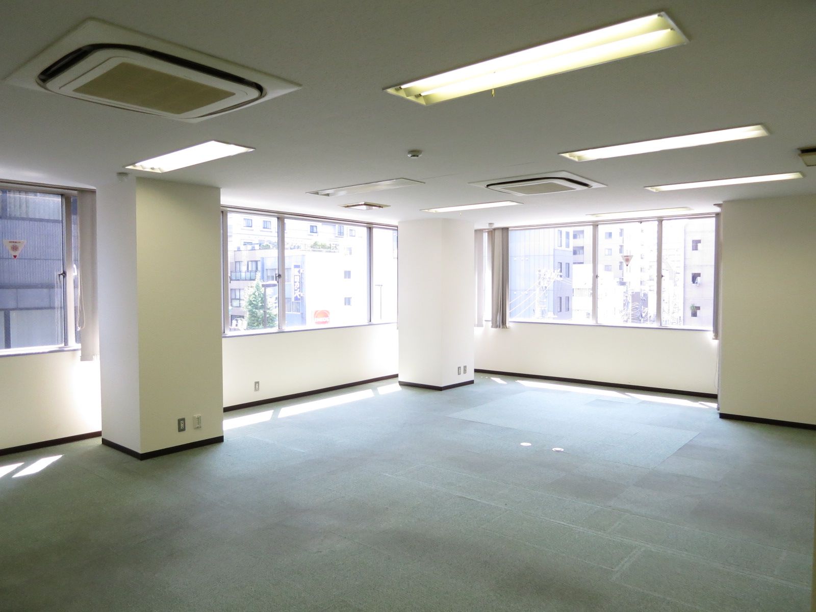 オフィス室内参考画像