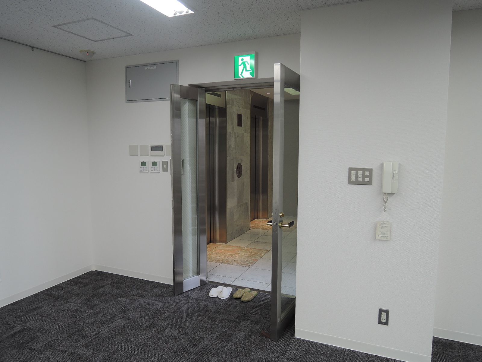 貸室出入口