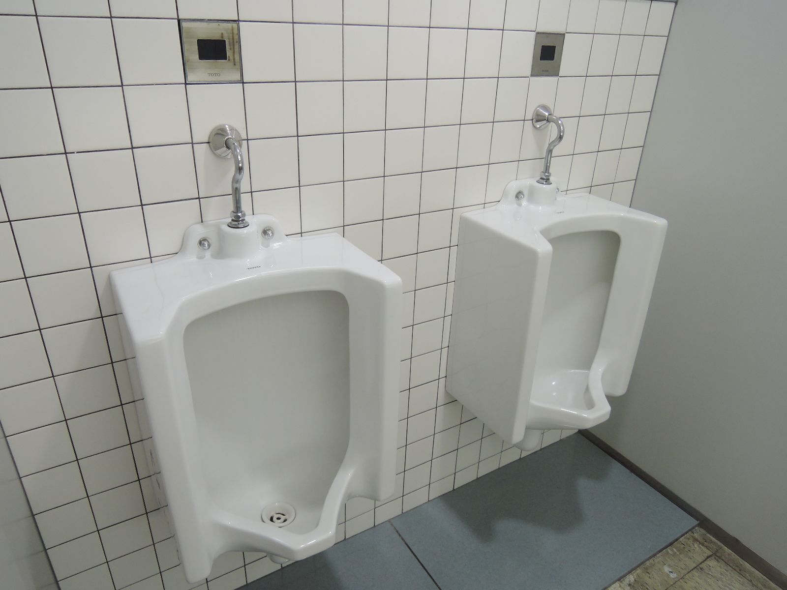 男性用トイレ