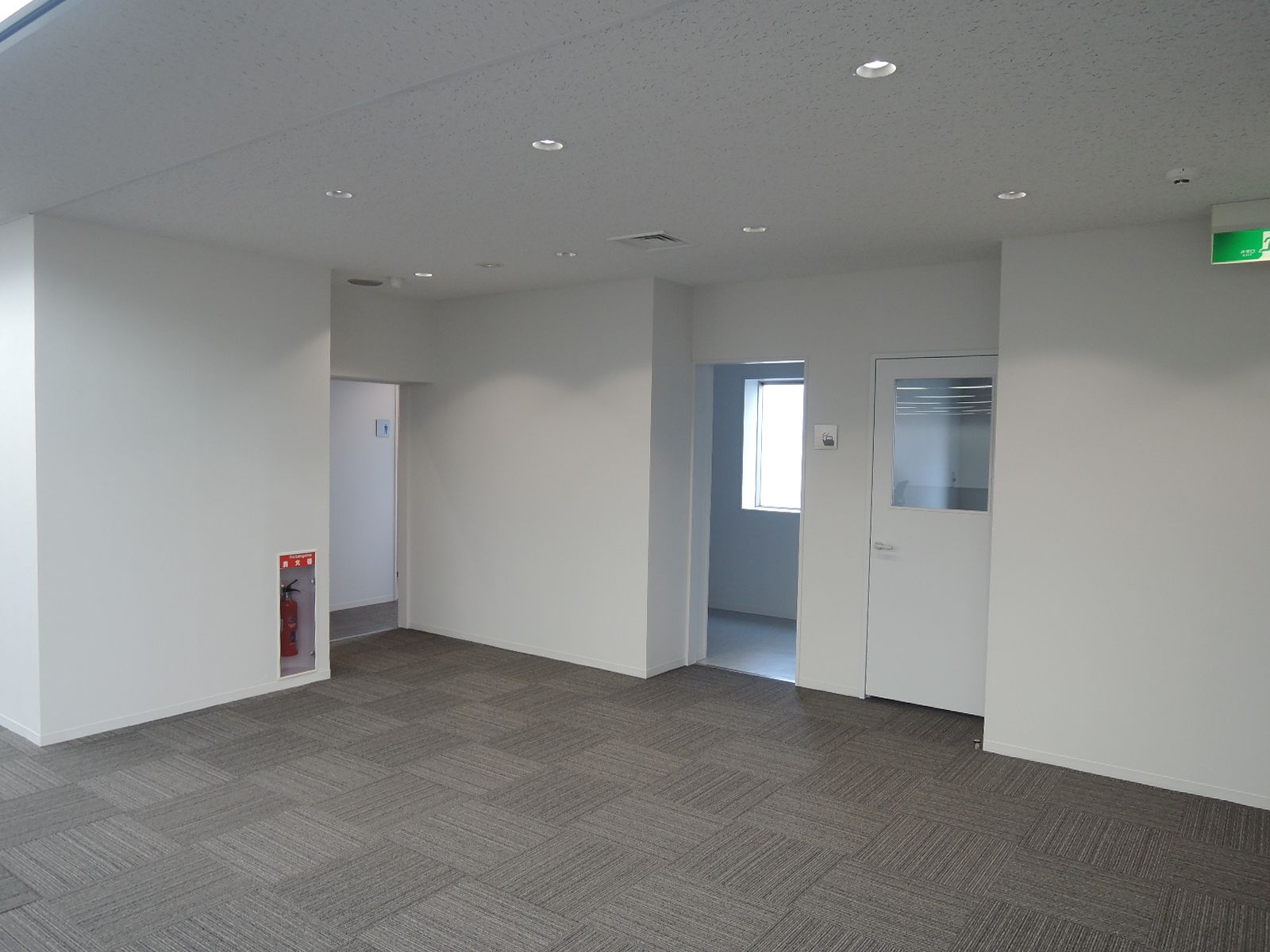 給湯室＆男女別トイレ入口