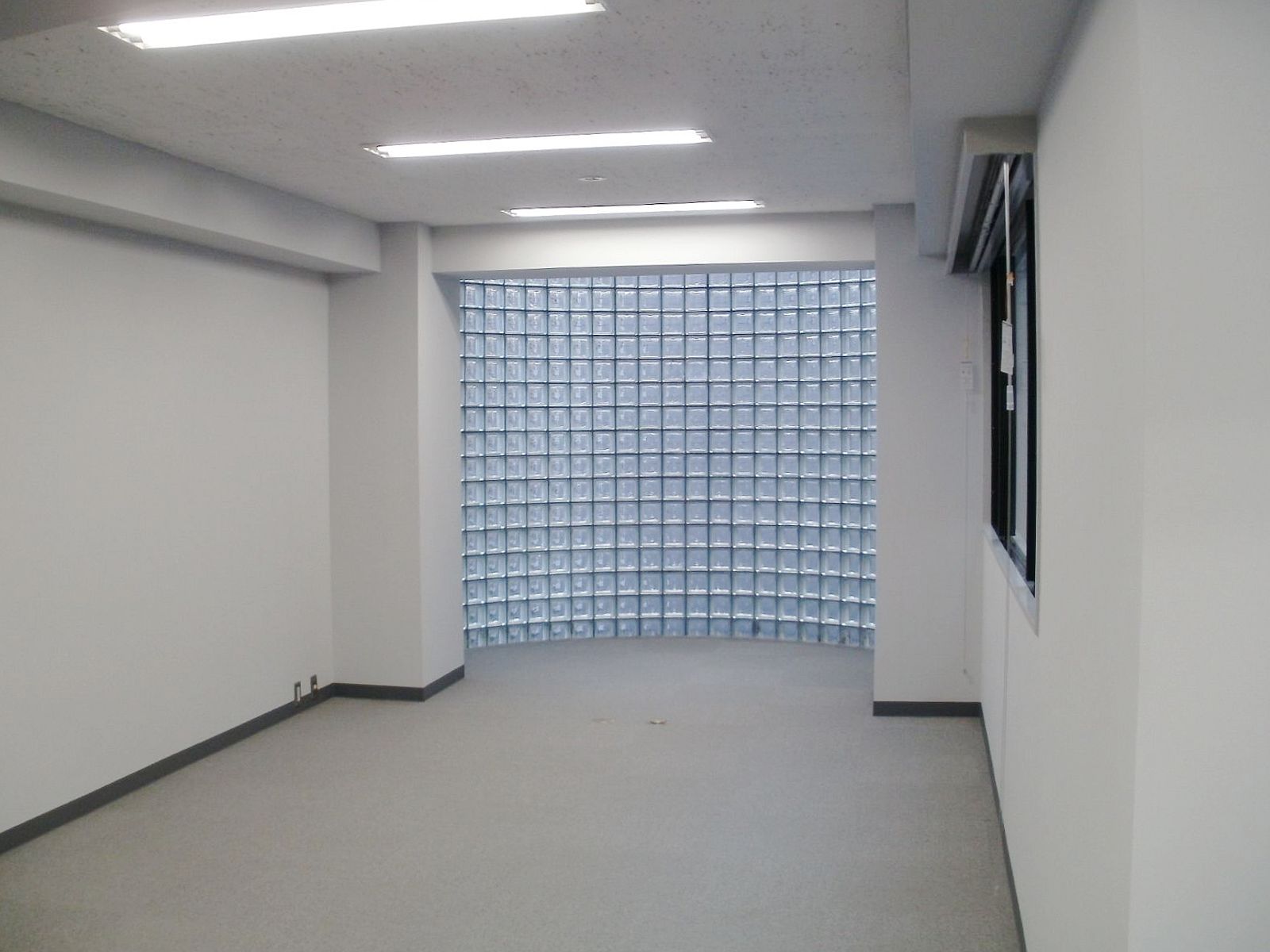 オフィス室内参考画像