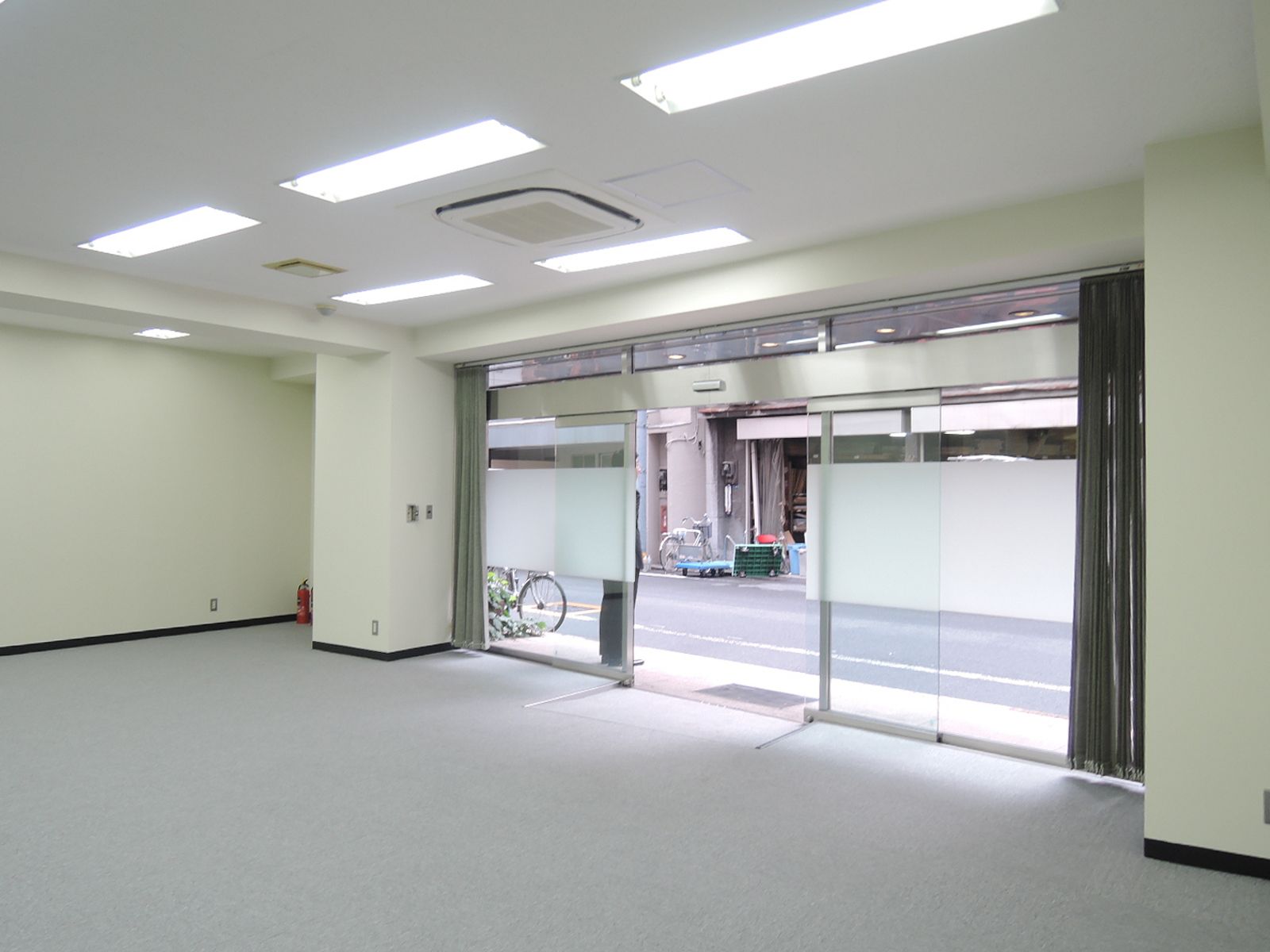 貸室出入り口
