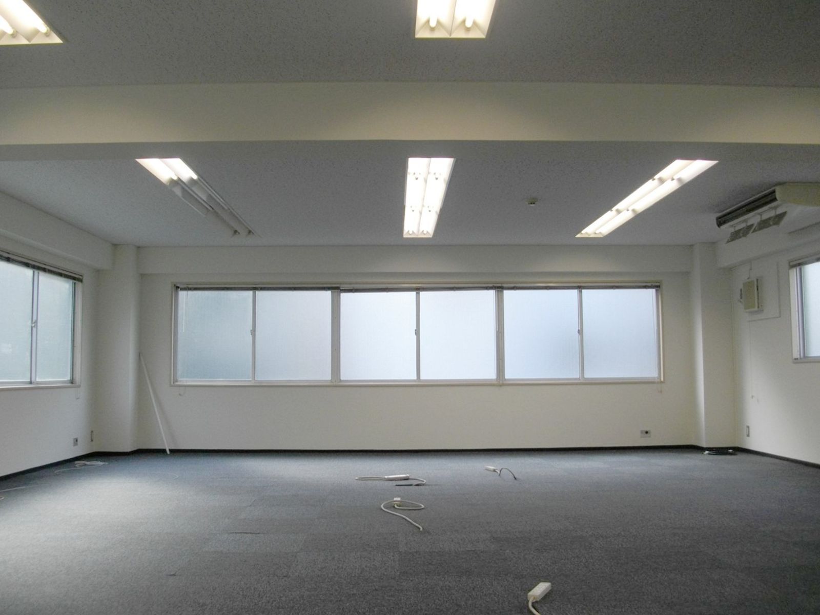 オフィス室内参考画像