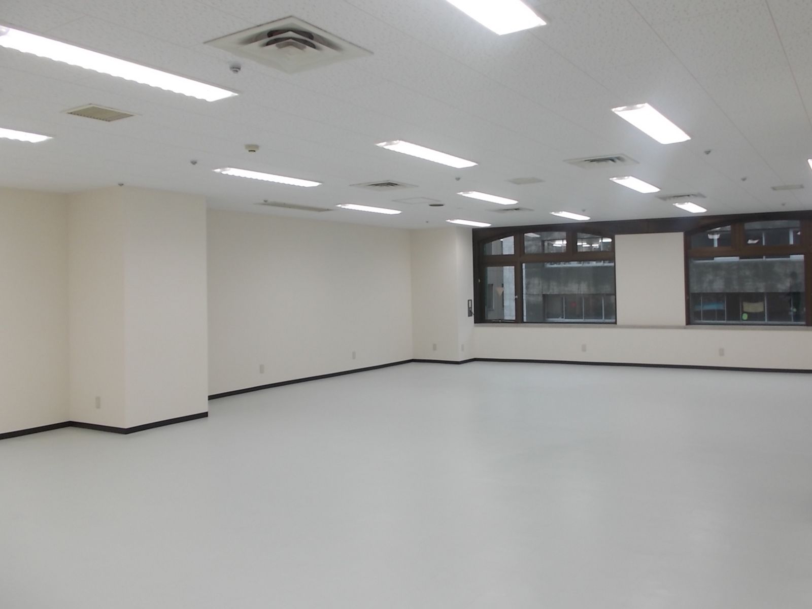オフィス室内参考画像