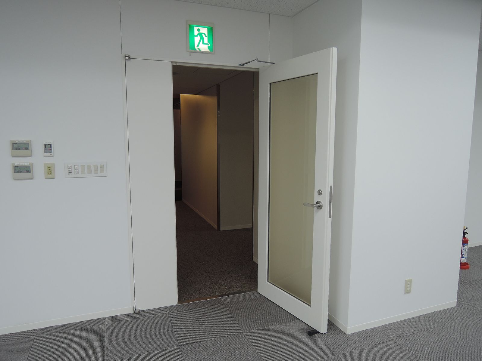 貸室出入口