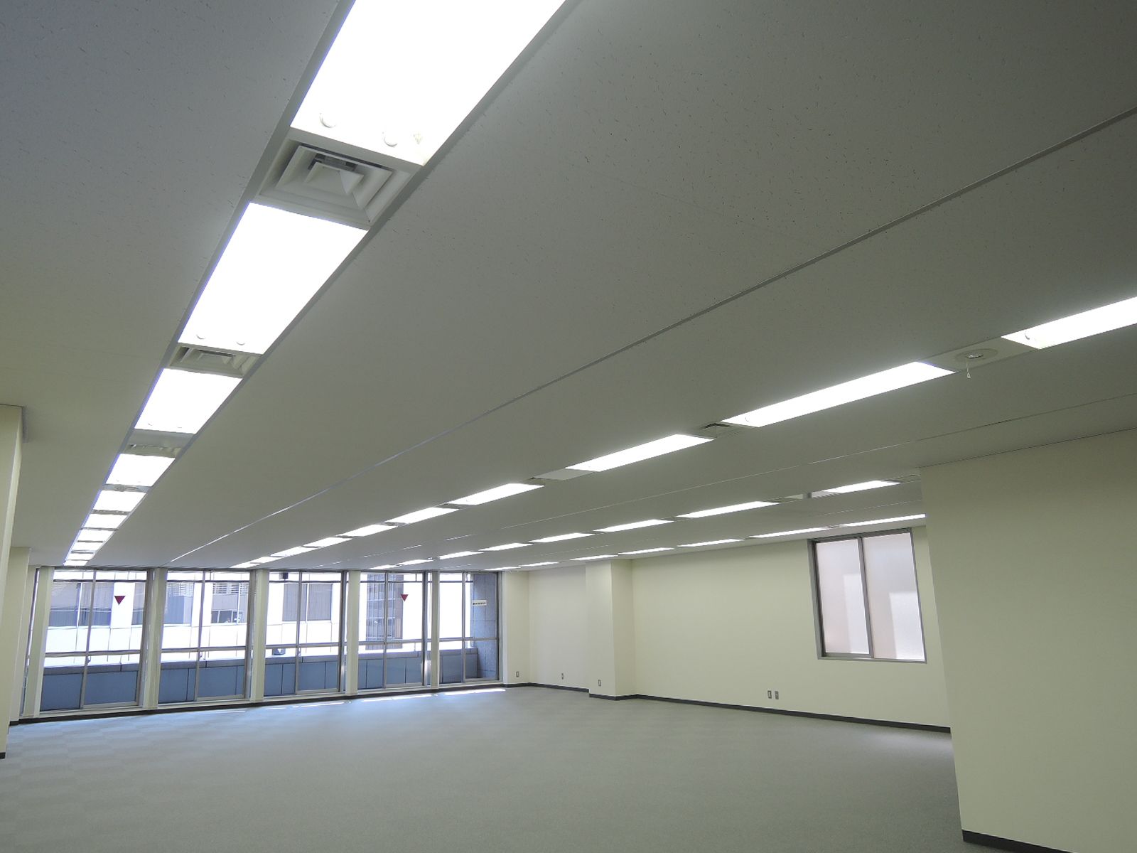 オフィス室内参考画像