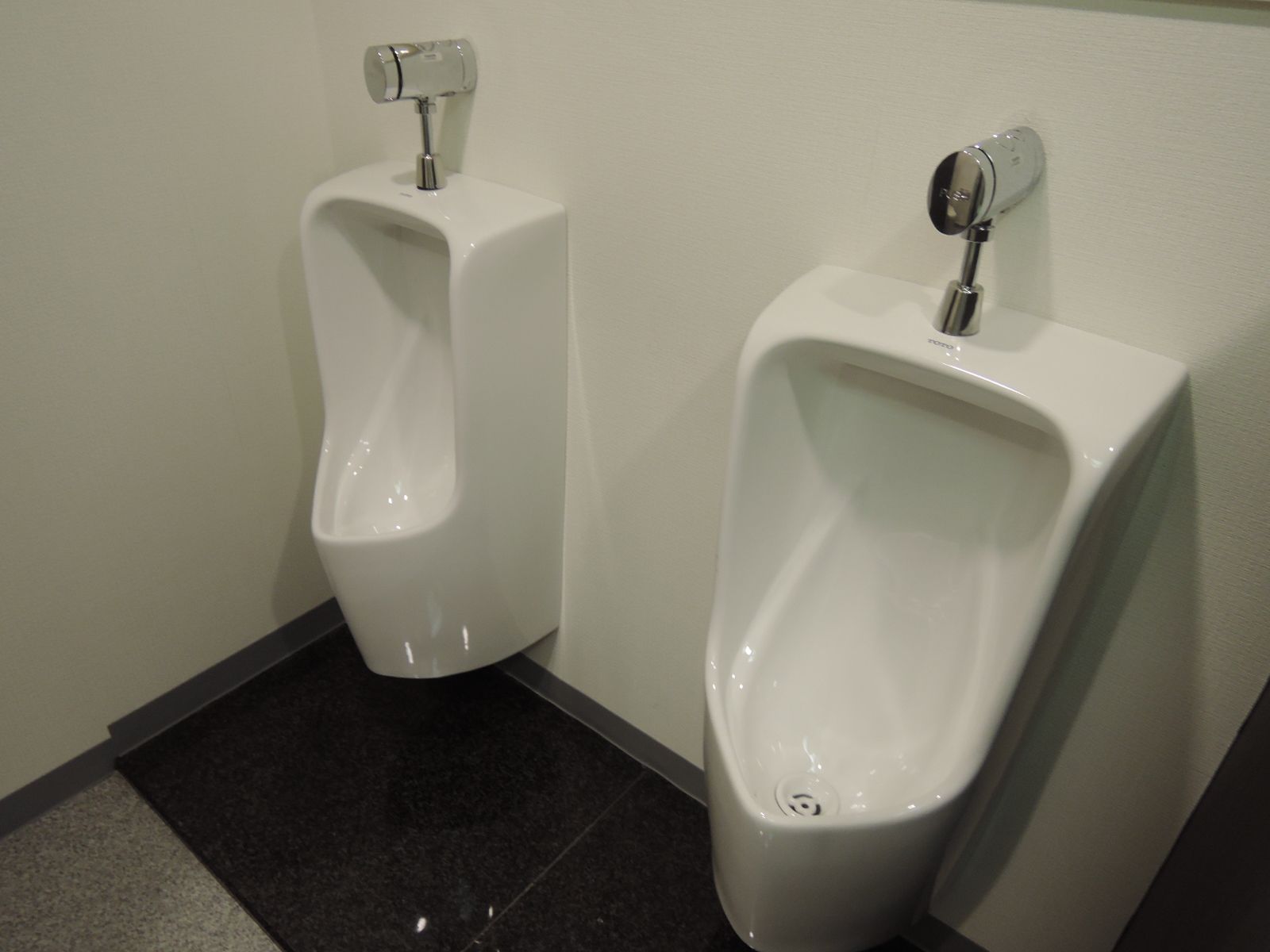男性用トイレ
