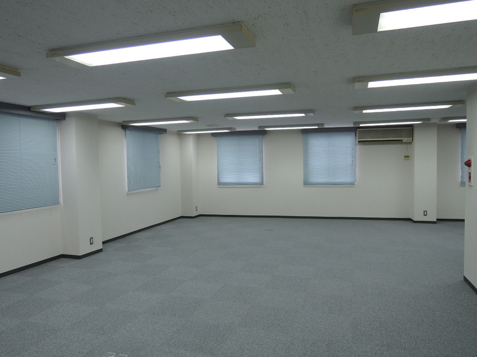 オフィス室内参考画像