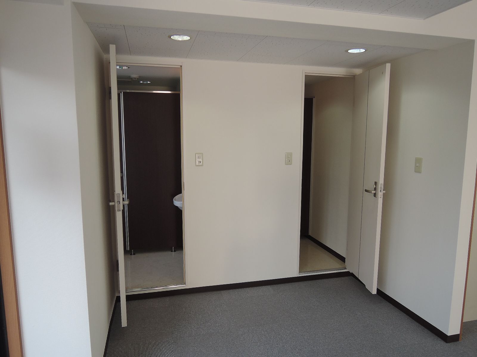 男女別トイレ入口
