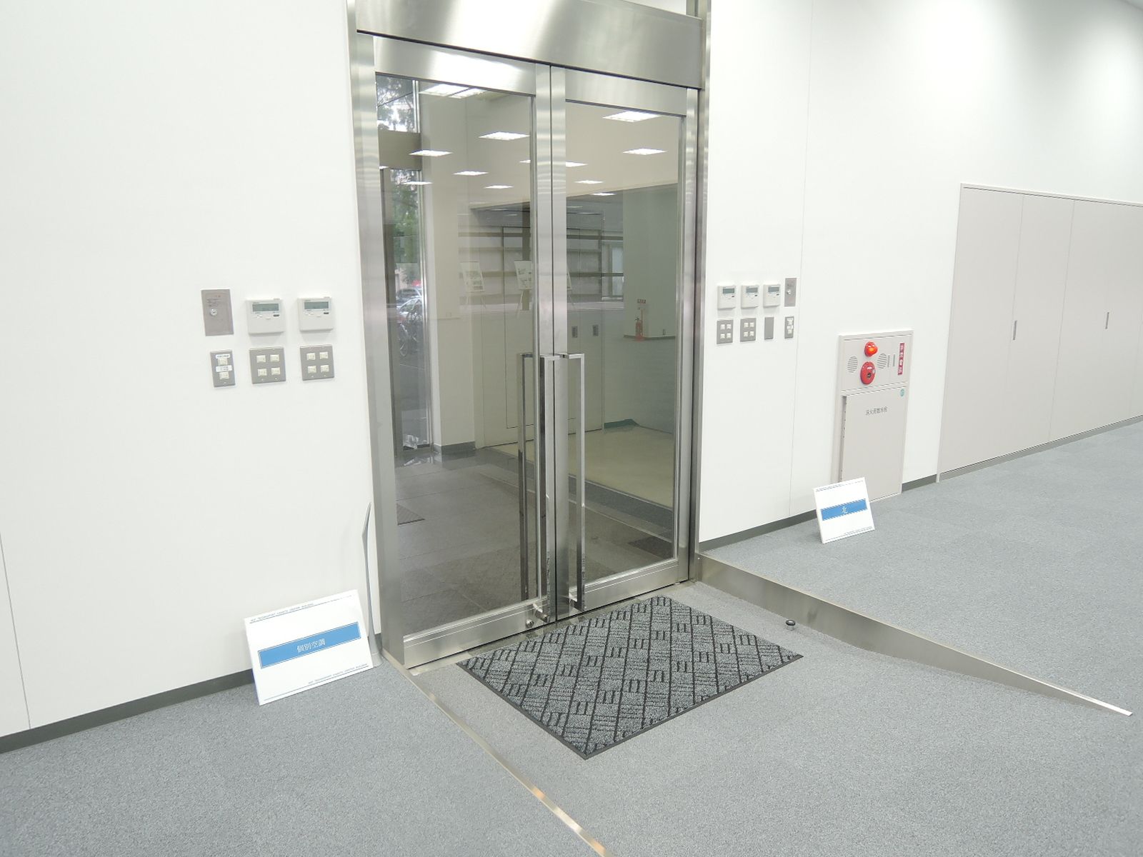 1階フロアへの入口