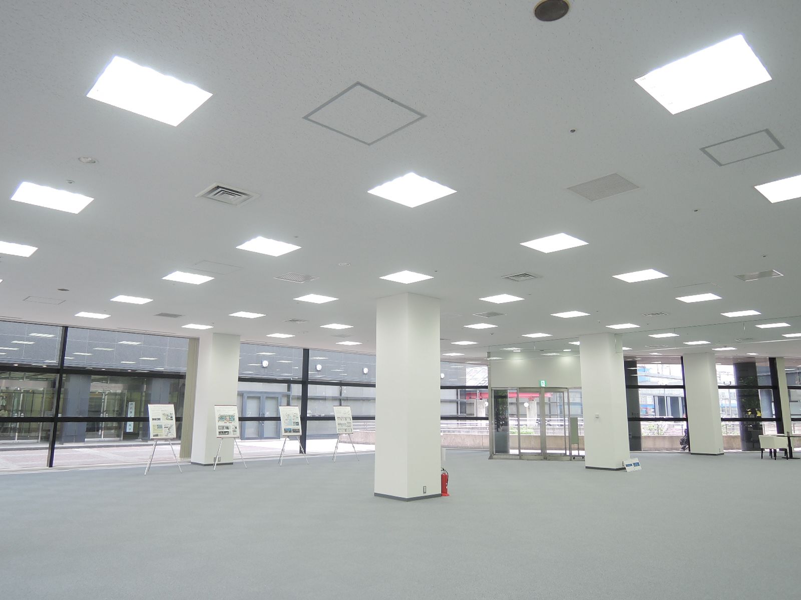 白を基調とした明るい印象の貸室