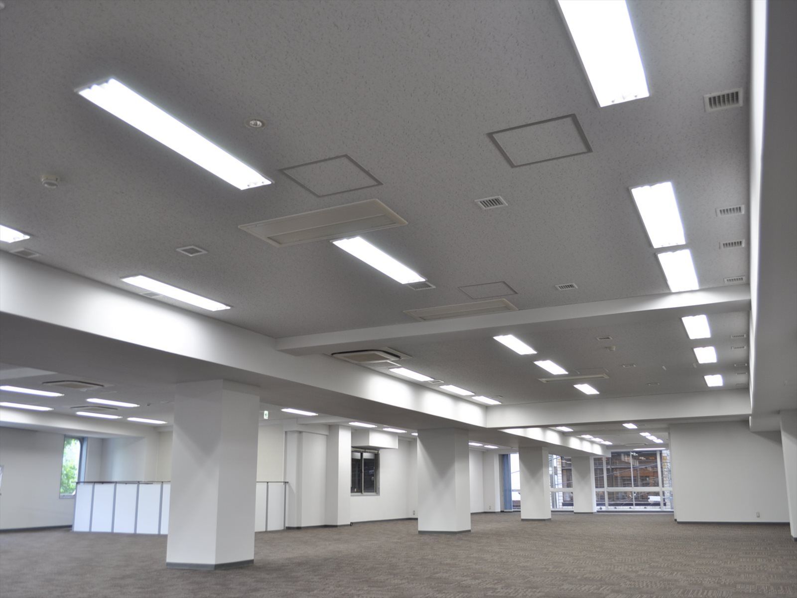 明るいオフィス