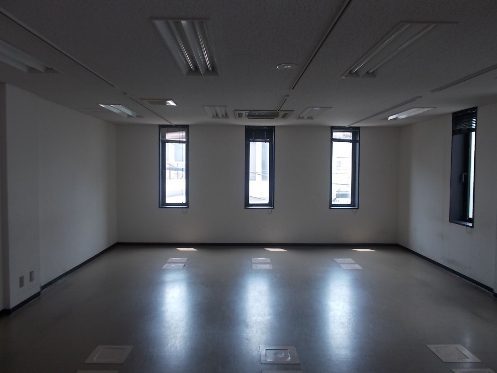 オフィス室内参考画像