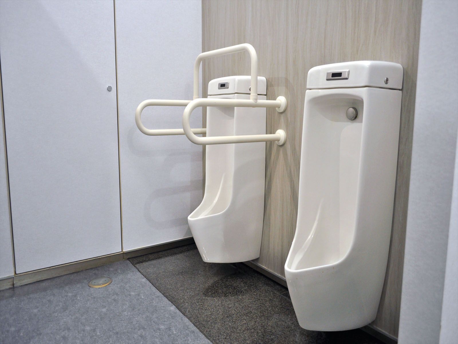 男性用トイレ