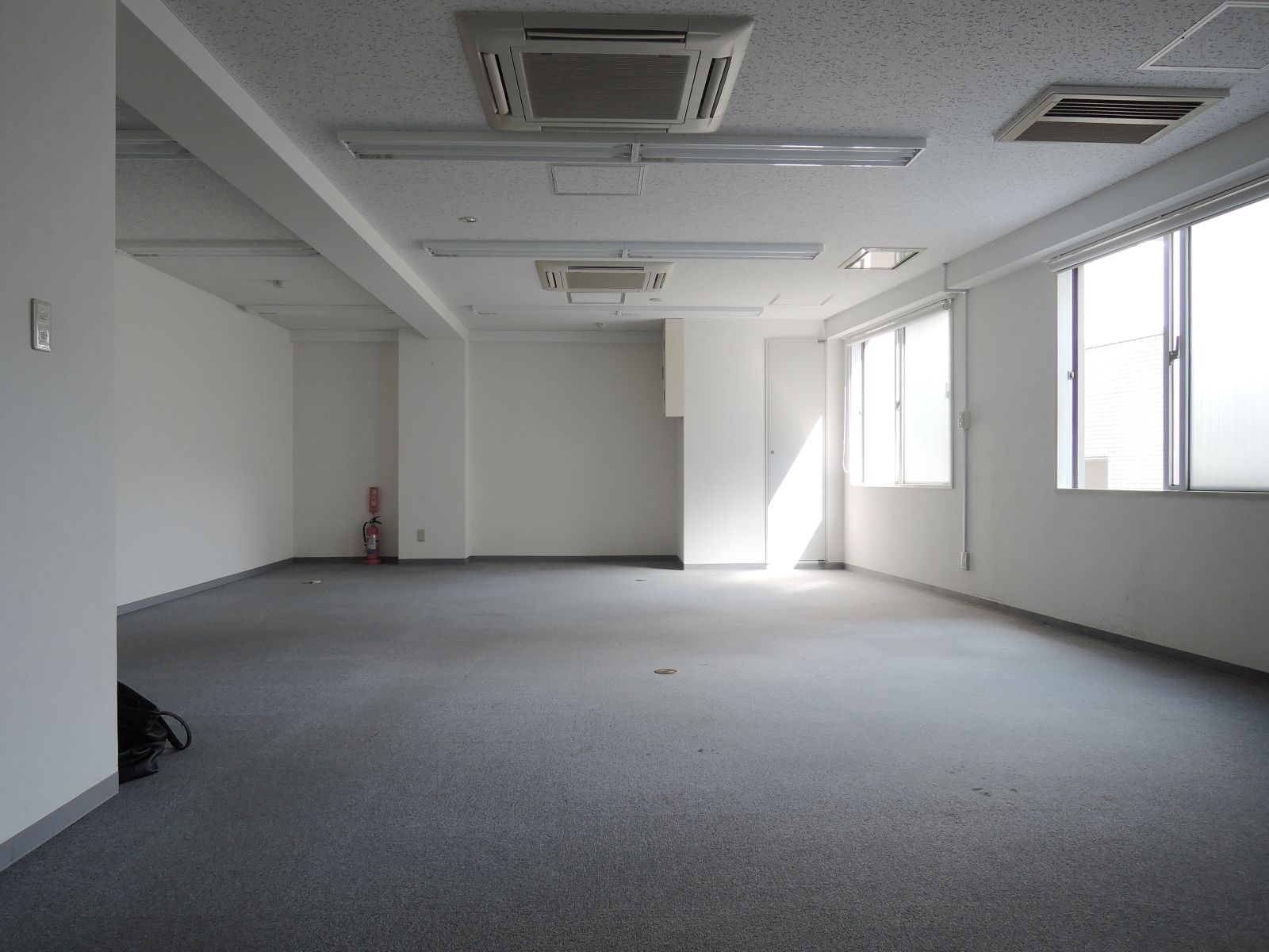 オフィス室内参考画像