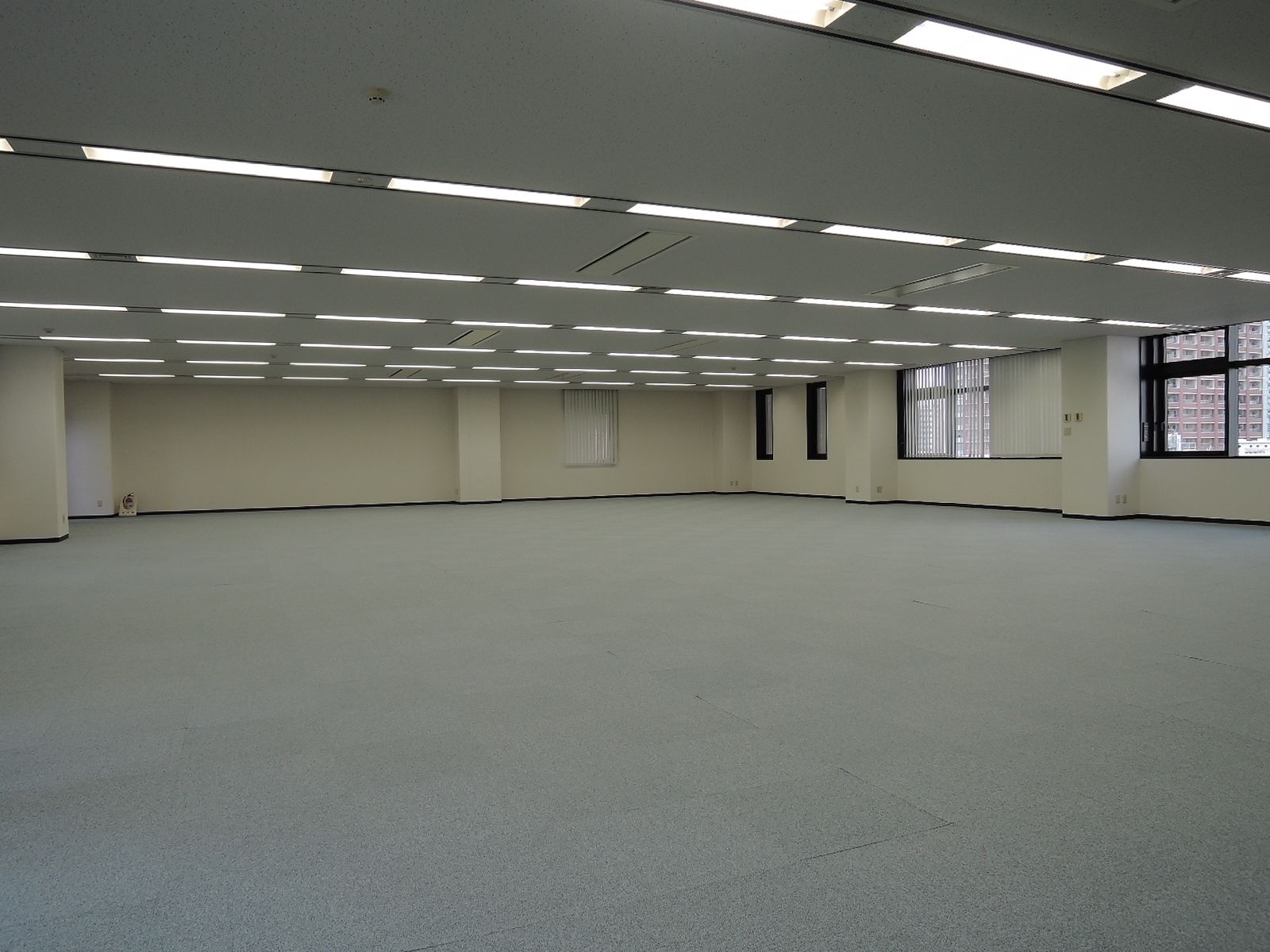 オフィス室内参考画像