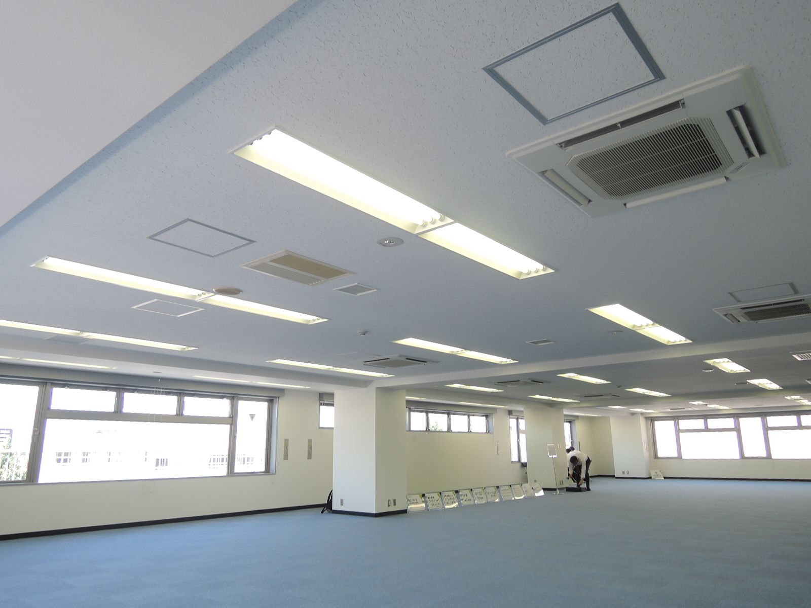 明るいオフィス