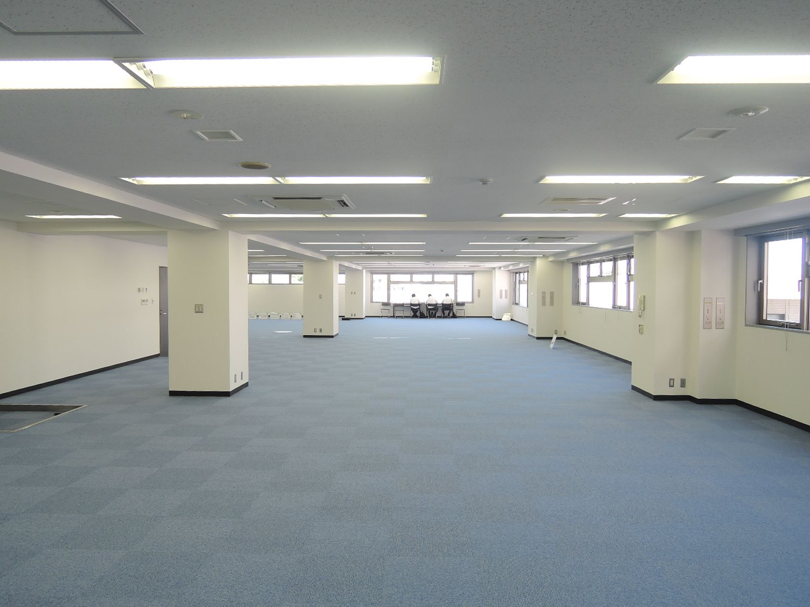 奥行き十分なオフィス