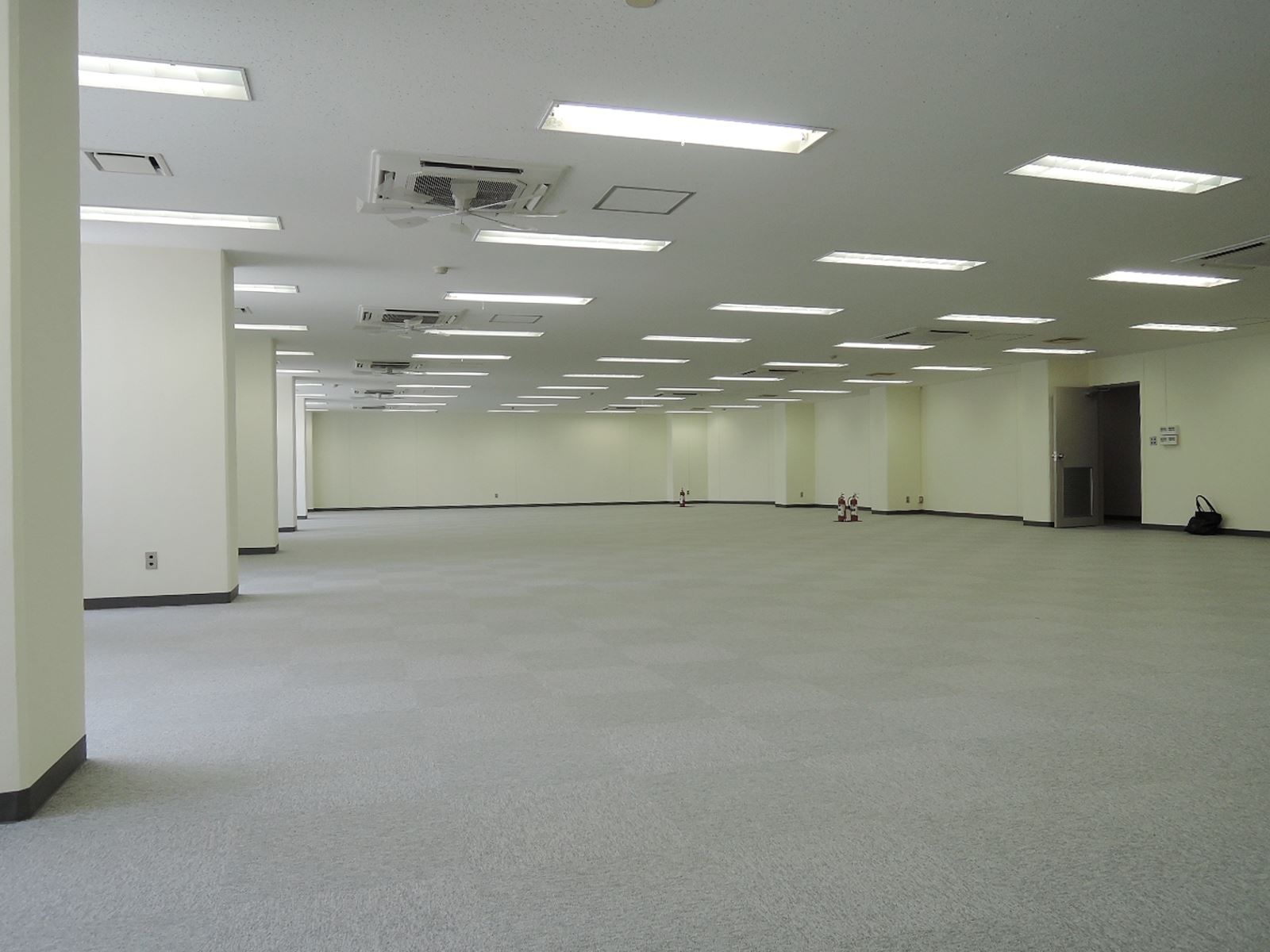 オフィス室内参考画像