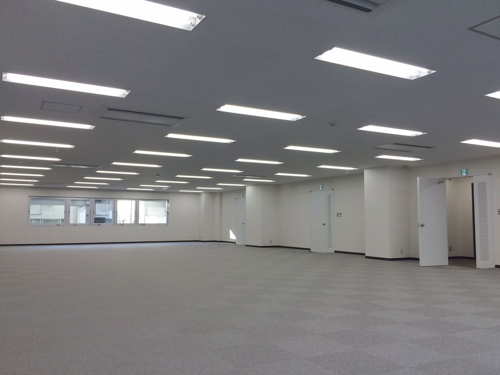 オフィス室内参考画像