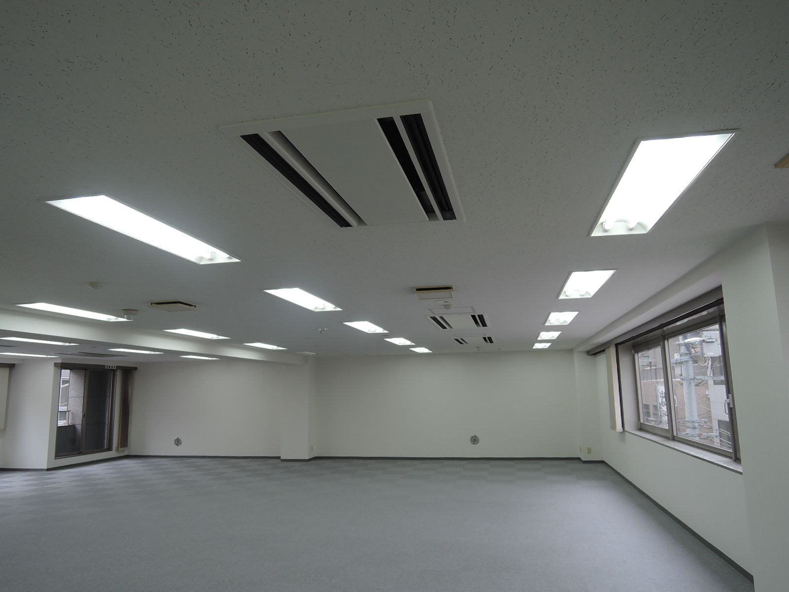 オフィス室内参考画像