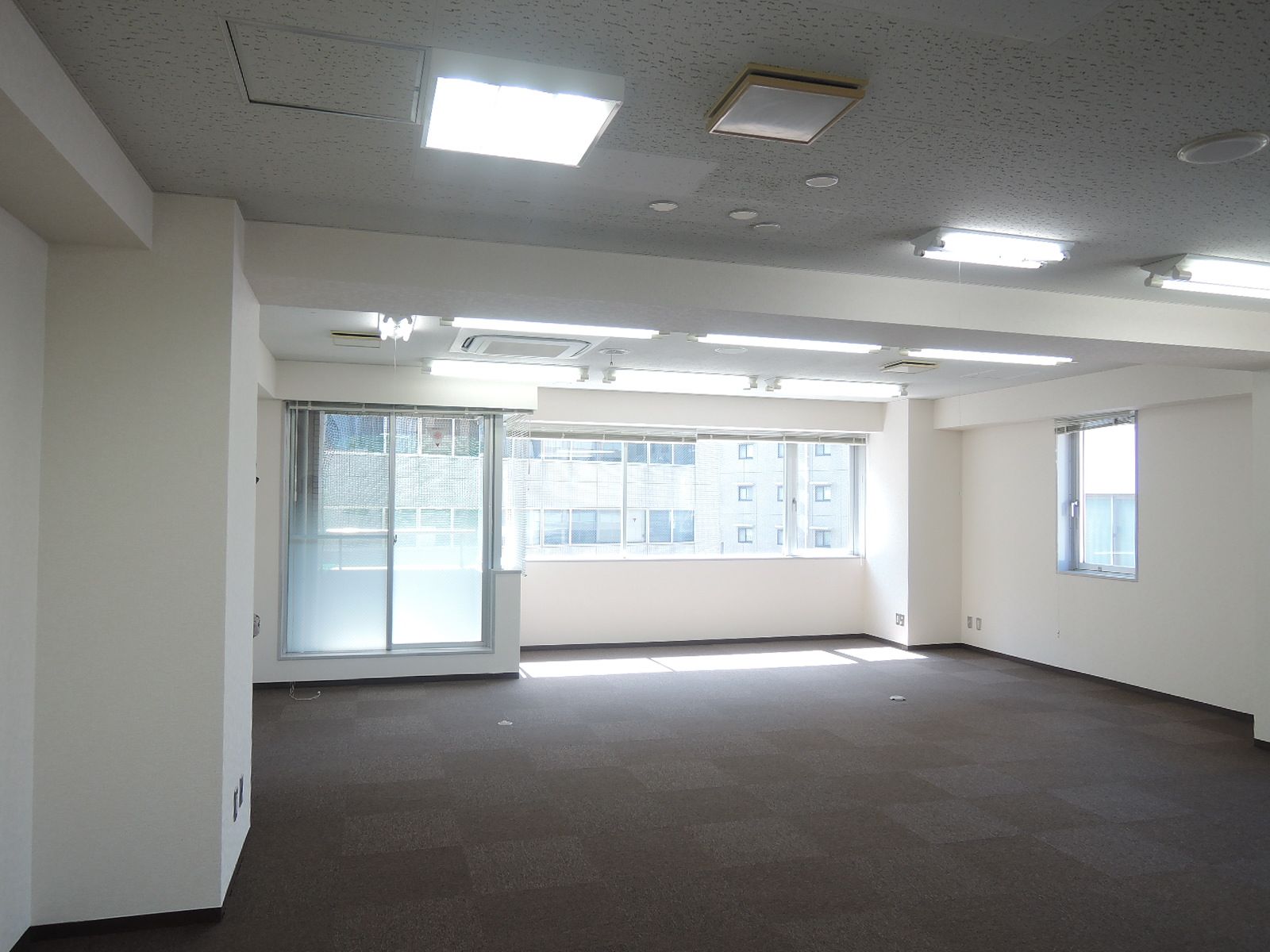 オフィス室内参考画像