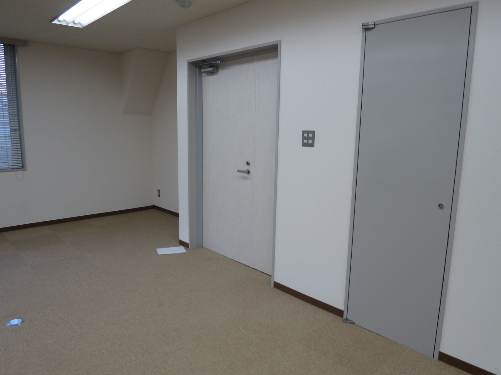オフィス出入口