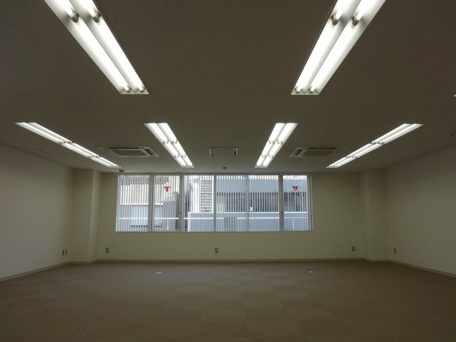 オフィス室内参考画像