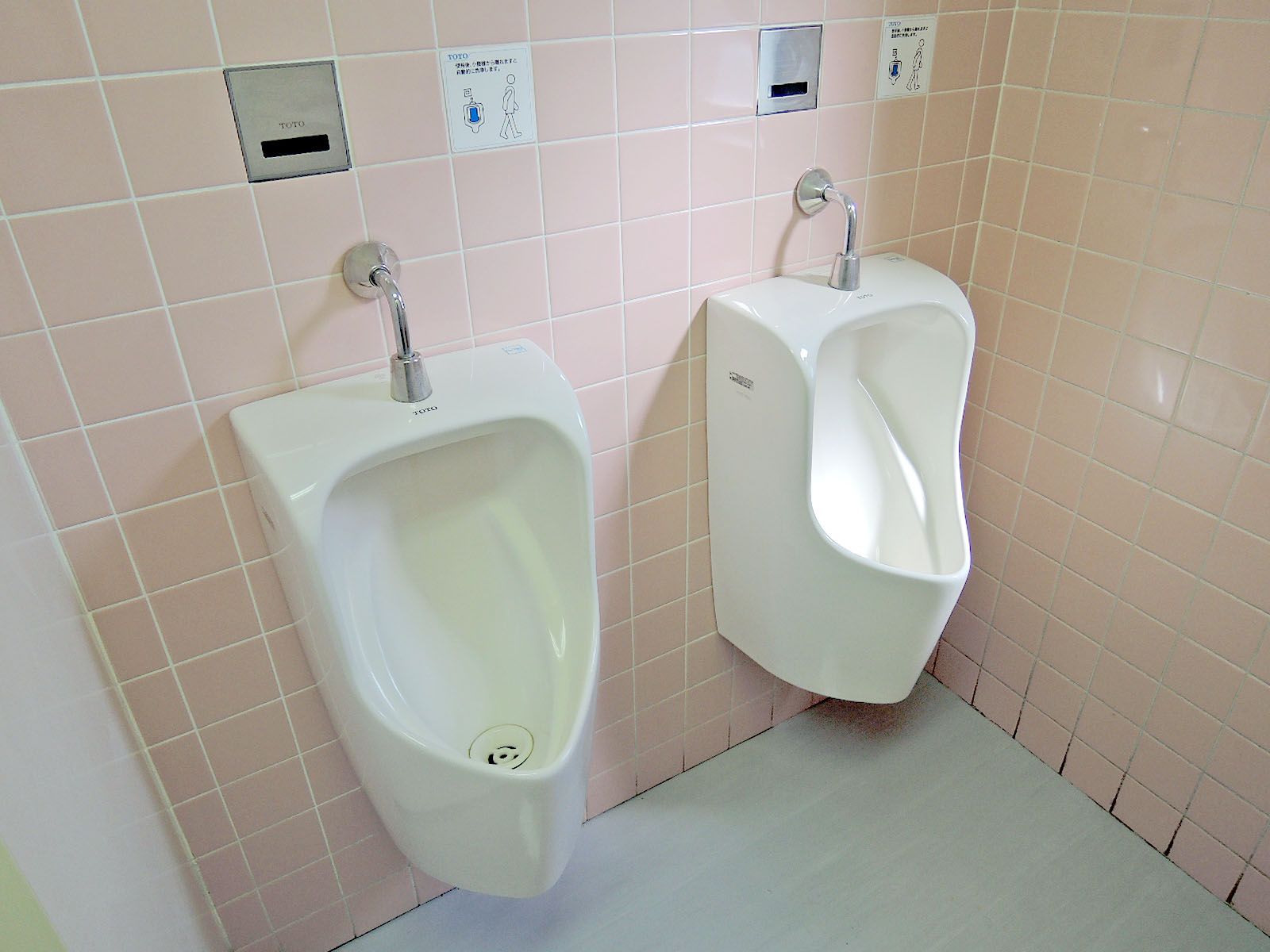 男性トイレ（共用トイレ内）