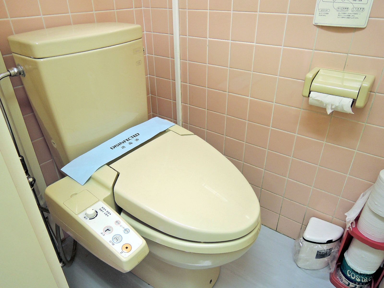 個室トイレ（共用トイレ内）