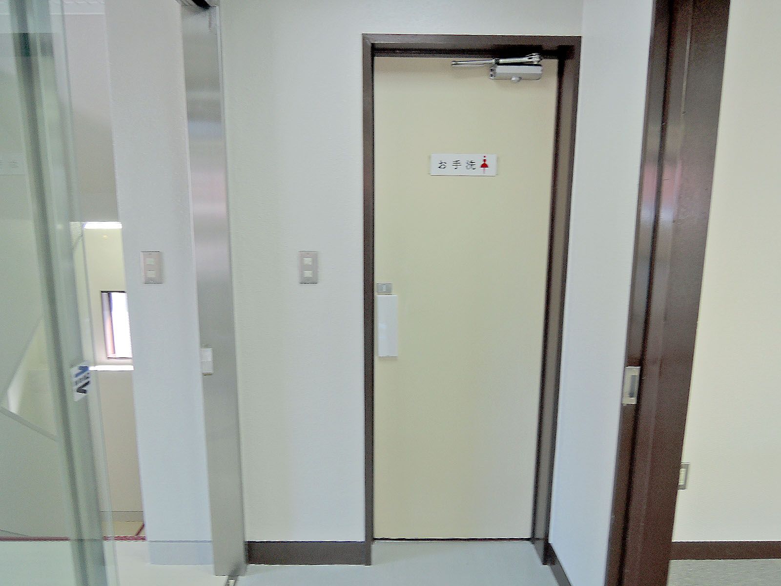 トイレ入口（共用）