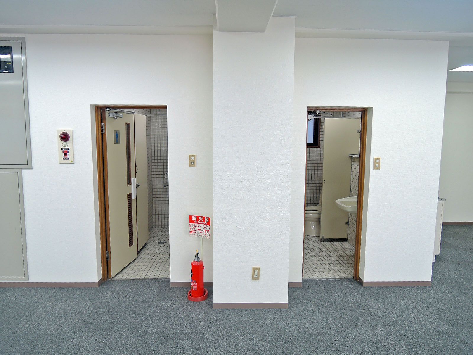 男女別トイレ入口