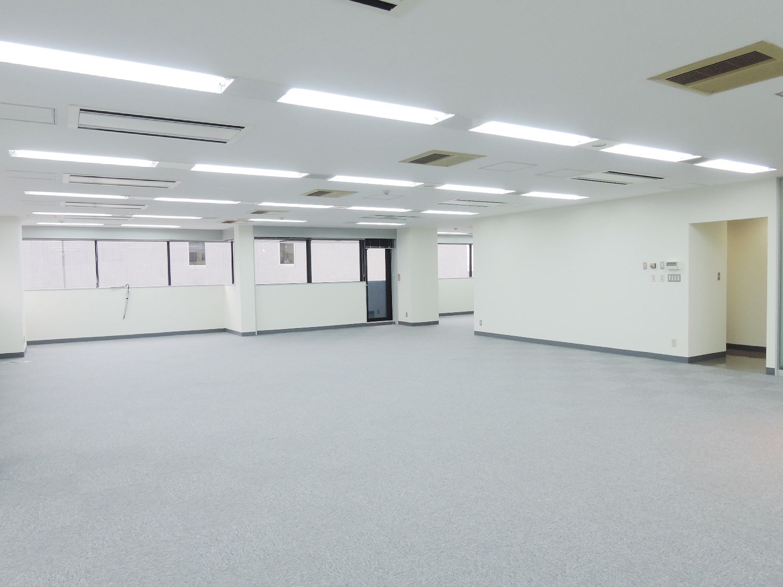 オフィス室内参考画像