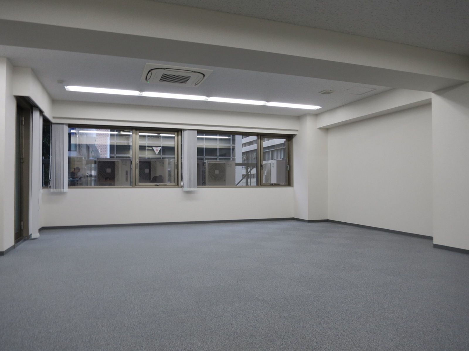 オフィス室内参考画像