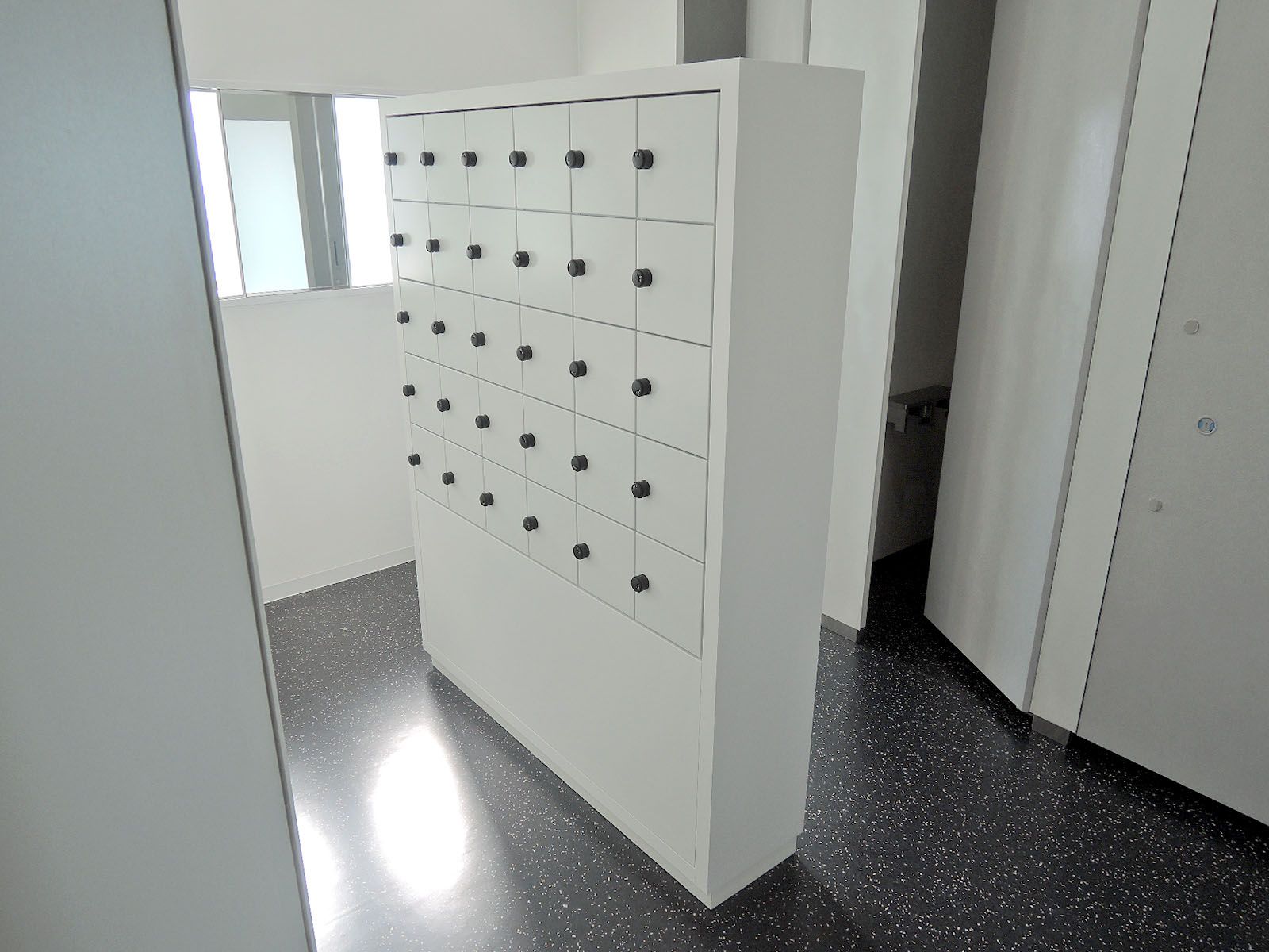 女性トイレ収納