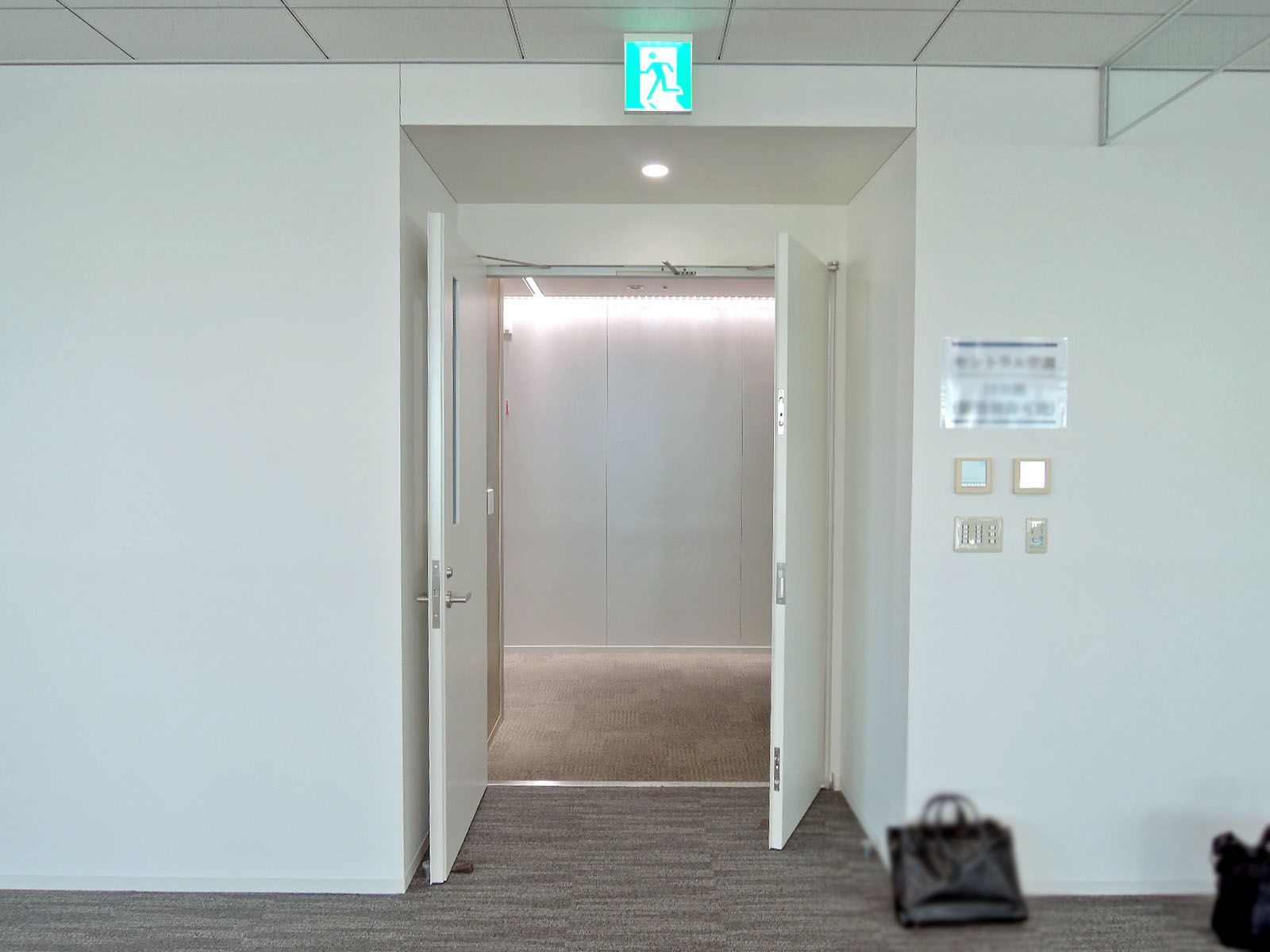 貸室出入口
