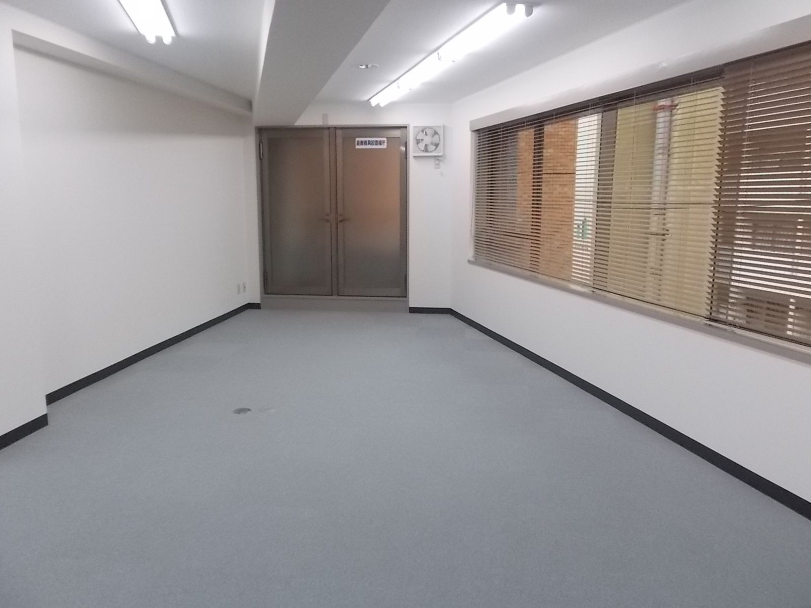 オフィス室内参考画像