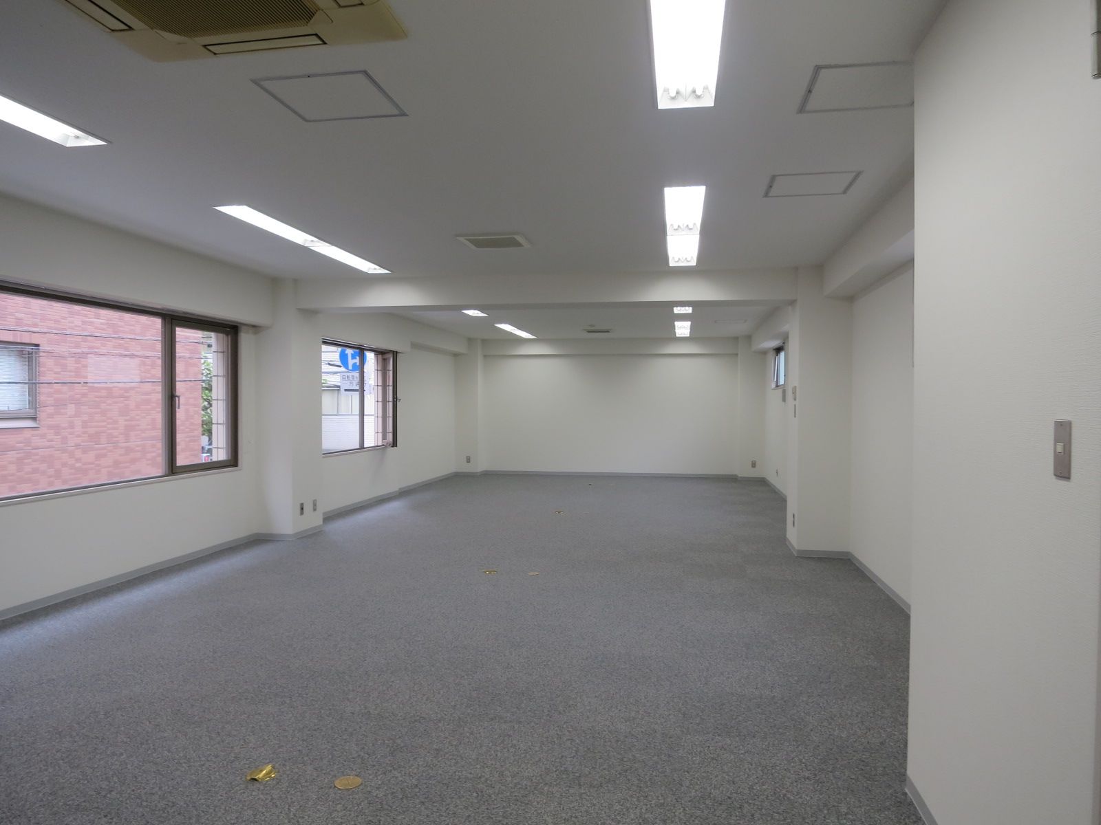 オフィス室内参考画像