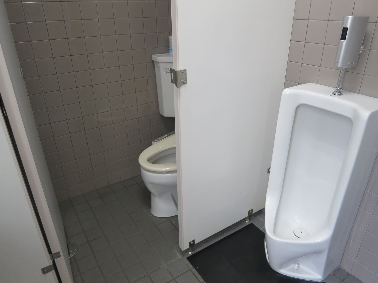 男性用トイレ