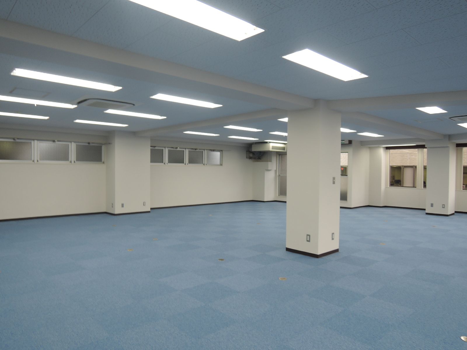 オフィス室内参考画像