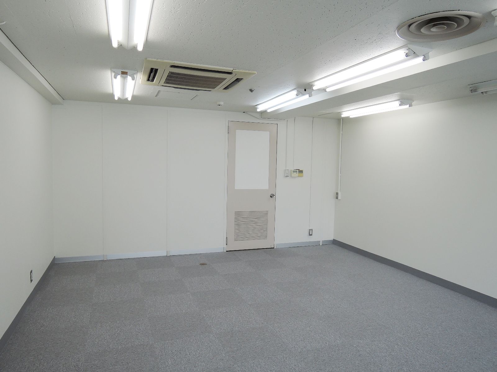 貸室出入口付近