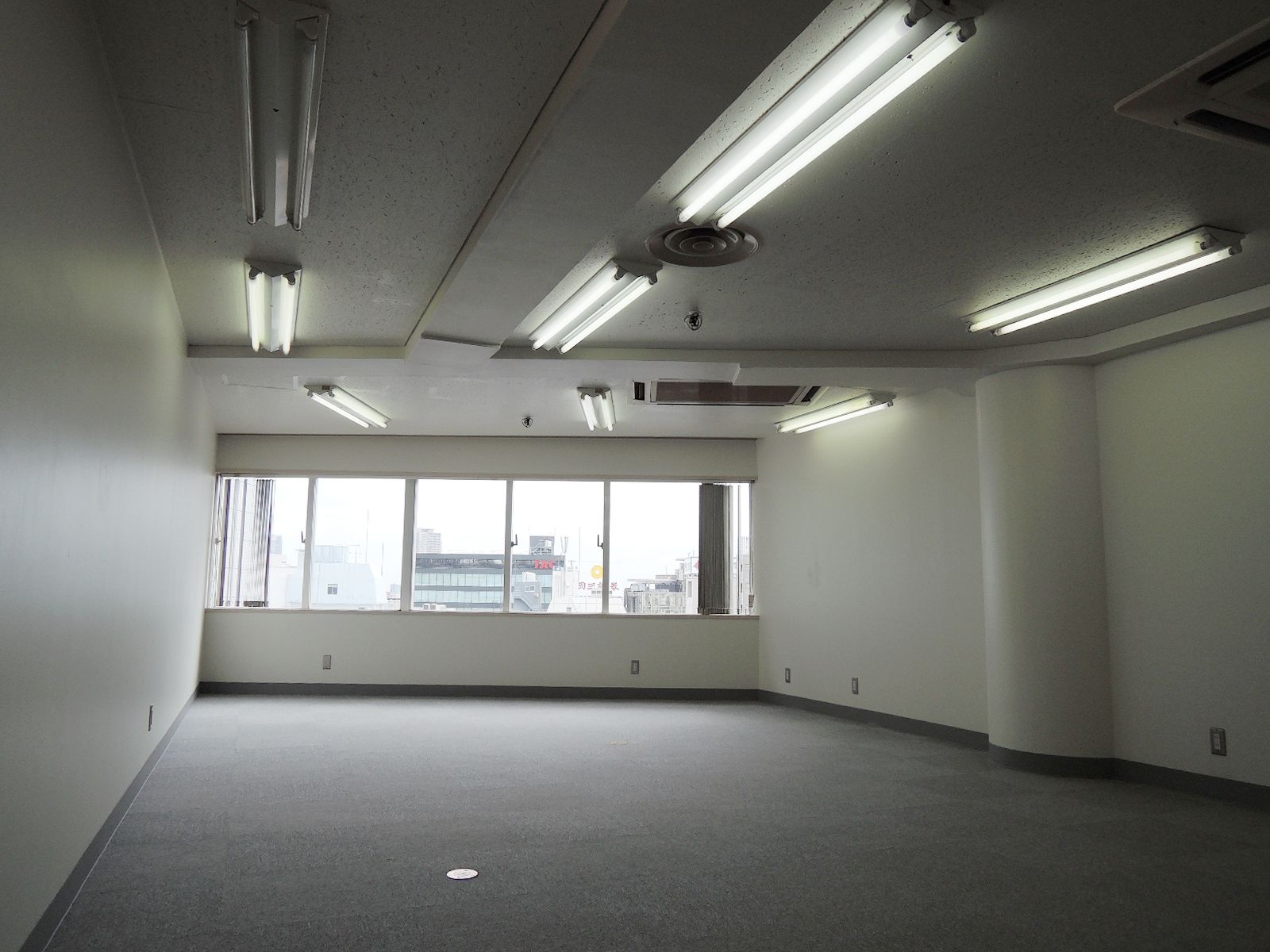 オフィス室内参考画像