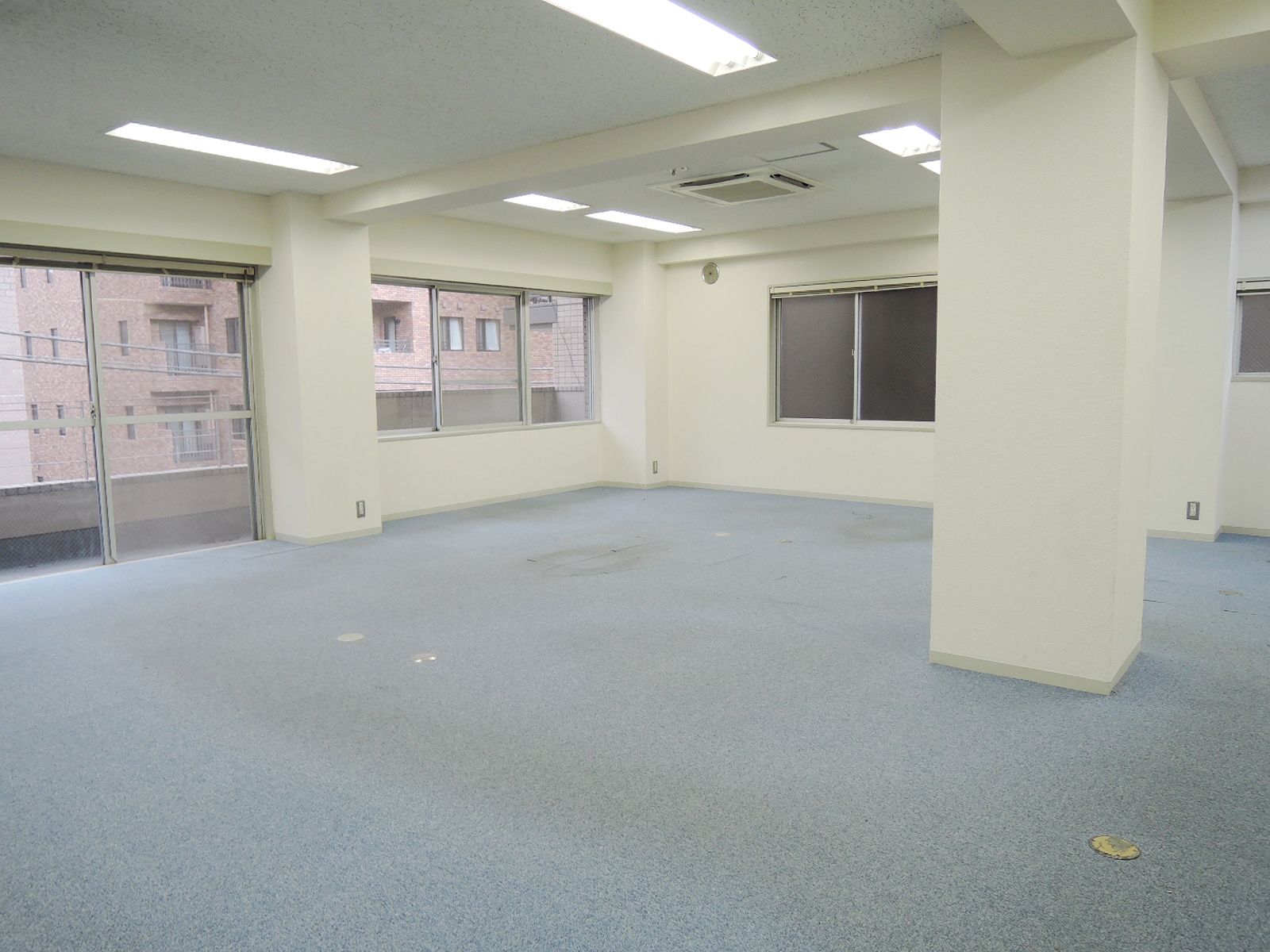 オフィス室内参考画像