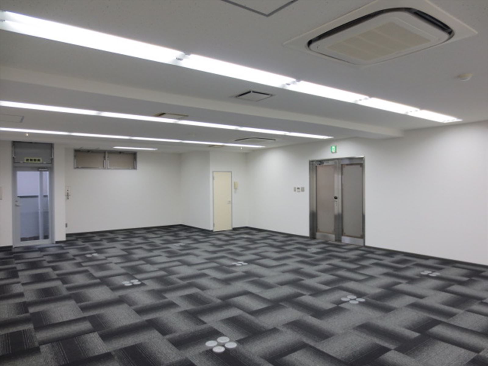 別角度からの様子
