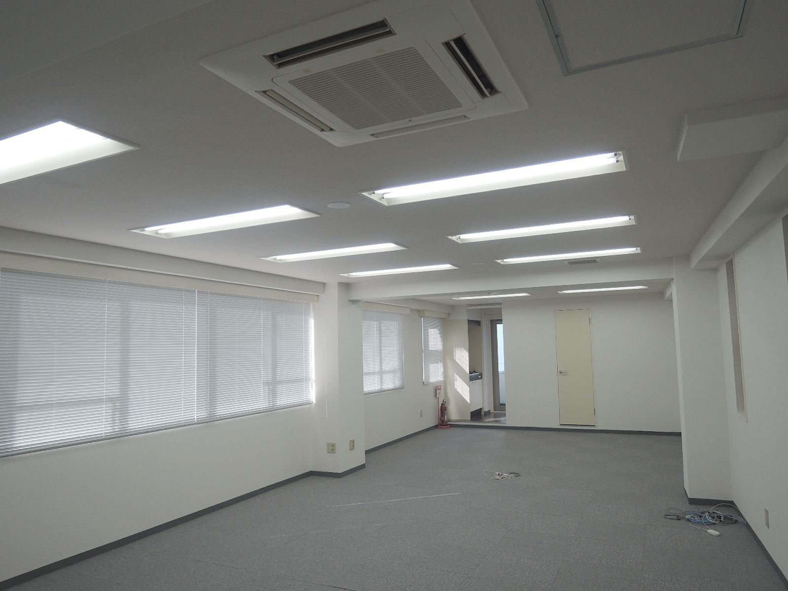 オフィス室内参考画像