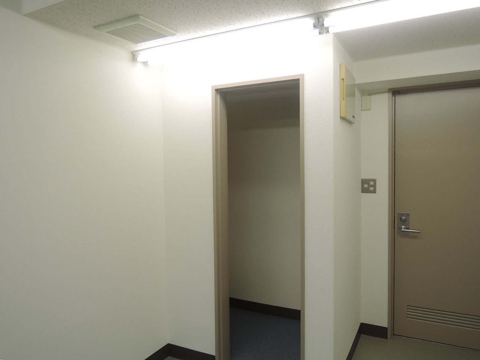 貸室出入口
